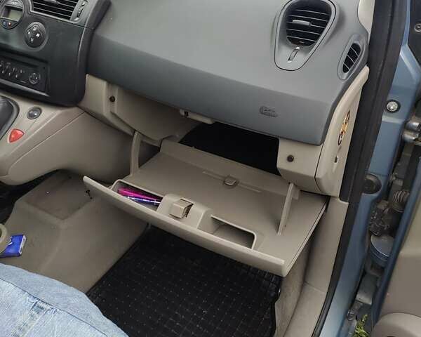 Серый Рено Сценик, объемом двигателя 2 л и пробегом 308 тыс. км за 3500 $, фото 4 на Automoto.ua