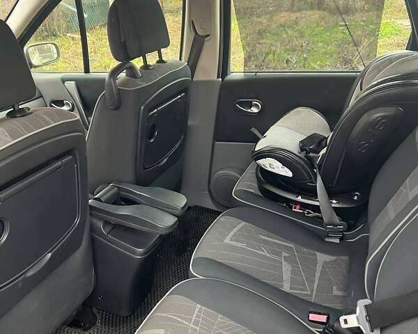 Рено Сценик 2004 в Подгайцах на Automoto.ua Серый Рено Сценик, объемом двигателя 1.6 л и пробегом 287 тыс. км за 4000 $, фото 1 на Automoto.ua