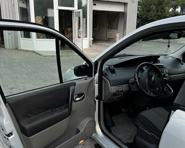 Серый Рено Сценик, объемом двигателя 1.6 л и пробегом 208 тыс. км за 4600 $, фото 12 на Automoto.ua