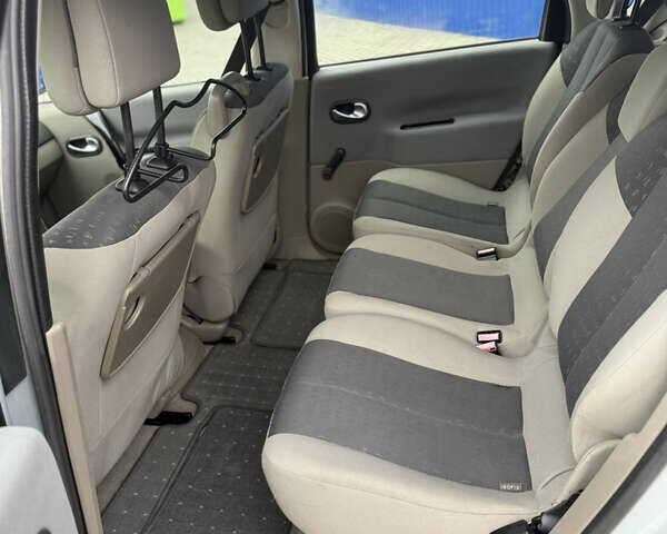 Сірий Рено Сценік, об'ємом двигуна 1.6 л та пробігом 203 тис. км за 4300 $, фото 13 на Automoto.ua