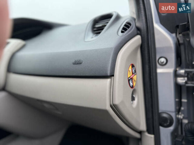 Сірий Рено Сценік, об'ємом двигуна 1.6 л та пробігом 118 тис. км за 6300 $, фото 63 на Automoto.ua