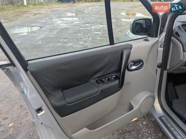 Серый Рено Сценик, объемом двигателя 1.6 л и пробегом 223 тыс. км за 5200 $, фото 7 на Automoto.ua