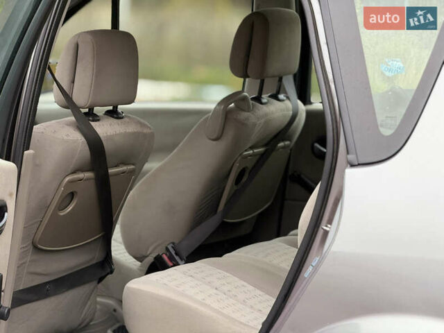 Серый Рено Сценик, объемом двигателя 1.5 л и пробегом 367 тыс. км за 3250 $, фото 6 на Automoto.ua