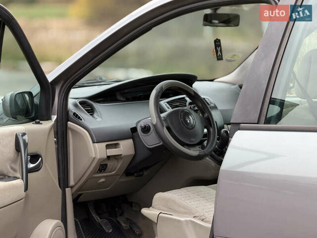 Серый Рено Сценик, объемом двигателя 1.5 л и пробегом 367 тыс. км за 3250 $, фото 5 на Automoto.ua