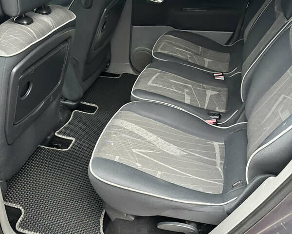 Сірий Рено Сценік, об'ємом двигуна 1.6 л та пробігом 213 тис. км за 4400 $, фото 8 на Automoto.ua