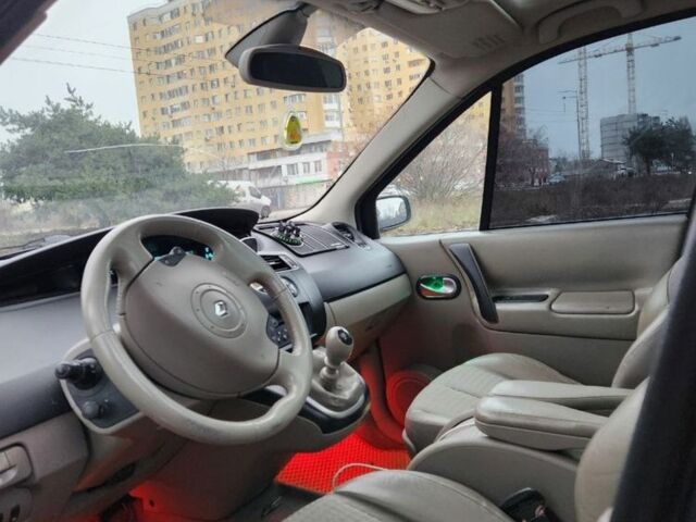 Серый Рено Сценик, объемом двигателя 1.9 л и пробегом 250 тыс. км за 3950 $, фото 5 на Automoto.ua