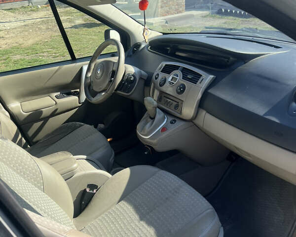 Серый Рено Сценик, объемом двигателя 2 л и пробегом 260 тыс. км за 3800 $, фото 3 на Automoto.ua