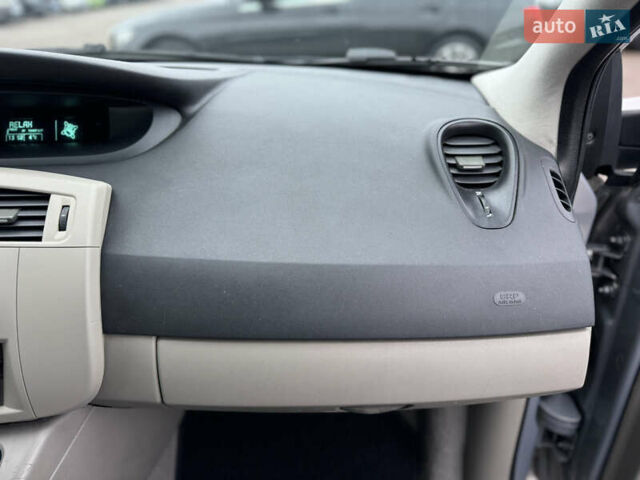 Сірий Рено Сценік, об'ємом двигуна 1.6 л та пробігом 118 тис. км за 6300 $, фото 62 на Automoto.ua