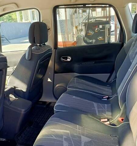 Серый Рено Сценик, объемом двигателя 1.6 л и пробегом 323 тыс. км за 4750 $, фото 6 на Automoto.ua