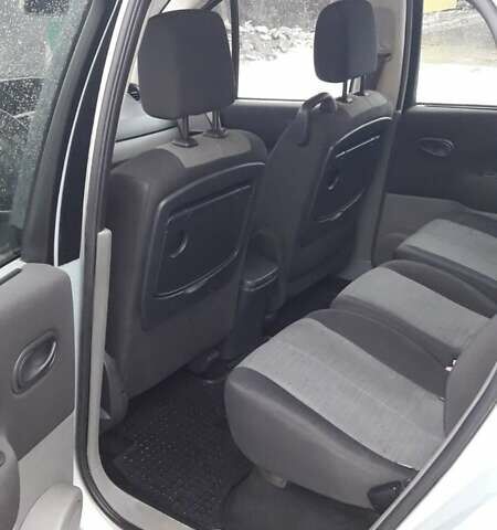 Сірий Рено Сценік, об'ємом двигуна 1.5 л та пробігом 250 тис. км за 4100 $, фото 4 на Automoto.ua