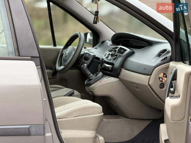 Серый Рено Сценик, объемом двигателя 1.5 л и пробегом 367 тыс. км за 3250 $, фото 8 на Automoto.ua