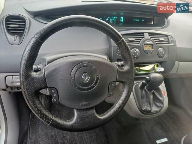 Серый Рено Сценик, объемом двигателя 1.6 л и пробегом 254 тыс. км за 4000 $, фото 12 на Automoto.ua