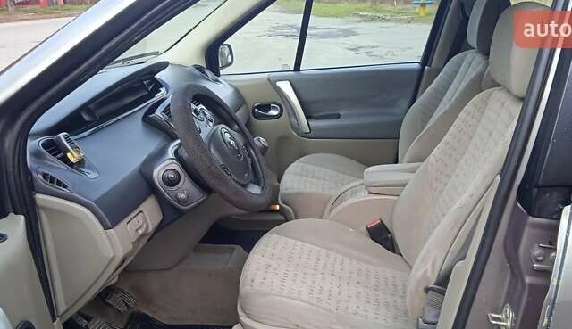 Серый Рено Сценик, объемом двигателя 1.5 л и пробегом 280 тыс. км за 3500 $, фото 17 на Automoto.ua