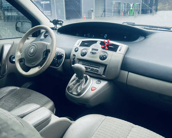 Серый Рено Сценик, объемом двигателя 2 л и пробегом 153 тыс. км за 5150 $, фото 21 на Automoto.ua