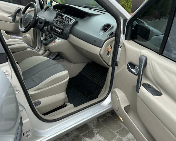 Сірий Рено Сценік, об'ємом двигуна 1.6 л та пробігом 300 тис. км за 3850 $, фото 7 на Automoto.ua