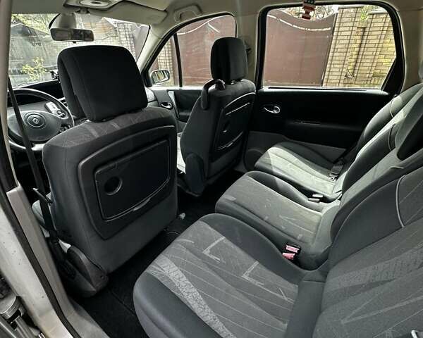 Серый Рено Сценик, объемом двигателя 1.6 л и пробегом 220 тыс. км за 4200 $, фото 3 на Automoto.ua