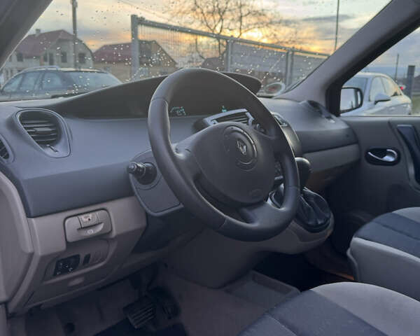 Серый Рено Сценик, объемом двигателя 1.6 л и пробегом 145 тыс. км за 5450 $, фото 6 на Automoto.ua