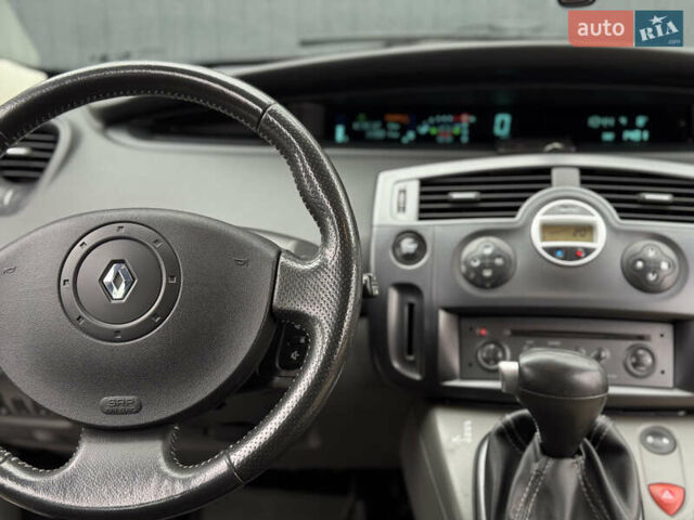 Серый Рено Сценик, объемом двигателя 1.6 л и пробегом 129 тыс. км за 5300 $, фото 2 на Automoto.ua
