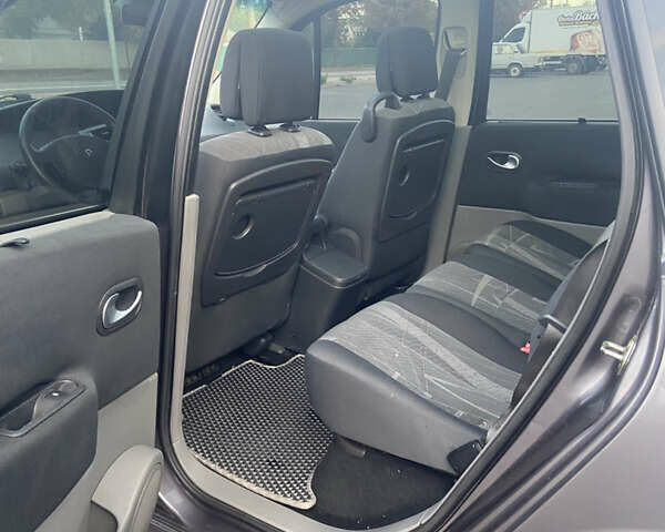 Серый Рено Сценик, объемом двигателя 1.6 л и пробегом 279 тыс. км за 5250 $, фото 11 на Automoto.ua