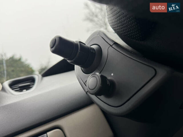 Серый Рено Сценик, объемом двигателя 1.6 л и пробегом 237 тыс. км за 4850 $, фото 27 на Automoto.ua