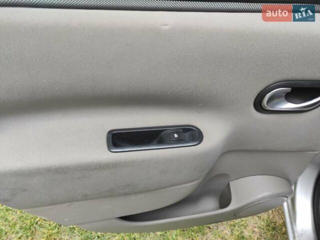 Серый Рено Сценик, объемом двигателя 1.6 л и пробегом 230 тыс. км за 4990 $, фото 35 на Automoto.ua
