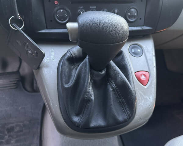 Серый Рено Сценик, объемом двигателя 1.6 л и пробегом 145 тыс. км за 5450 $, фото 9 на Automoto.ua