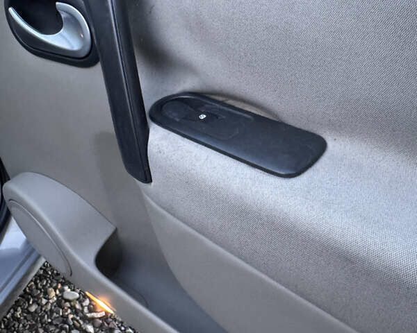 Серый Рено Сценик, объемом двигателя 1.6 л и пробегом 145 тыс. км за 5450 $, фото 16 на Automoto.ua