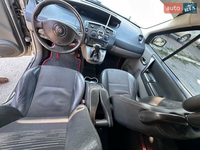 Серый Рено Сценик, объемом двигателя 1.6 л и пробегом 211 тыс. км за 5500 $, фото 1 на Automoto.ua