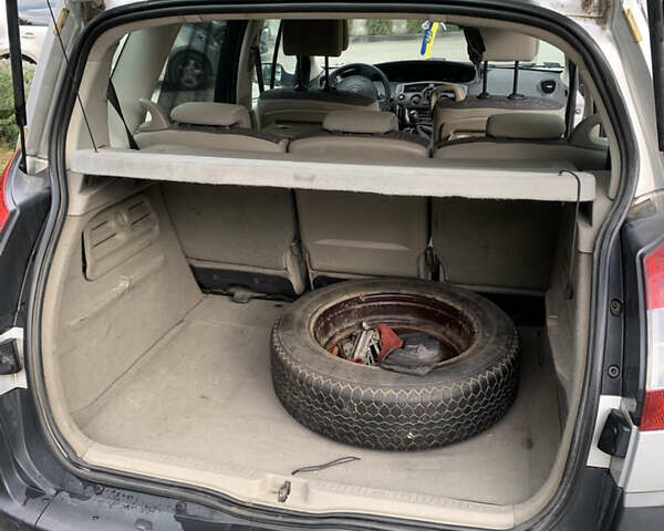 Серый Рено Сценик, объемом двигателя 1.6 л и пробегом 300 тыс. км за 2950 $, фото 13 на Automoto.ua