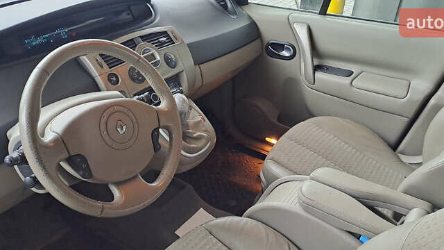 Серый Рено Сценик, объемом двигателя 1.6 л и пробегом 210 тыс. км за 4200 $, фото 4 на Automoto.ua