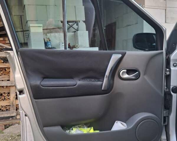 Серый Рено Сценик, объемом двигателя 1.87 л и пробегом 280 тыс. км за 5200 $, фото 5 на Automoto.ua