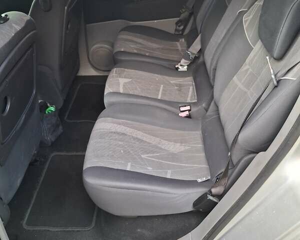 Серый Рено Сценик, объемом двигателя 1.87 л и пробегом 280 тыс. км за 5200 $, фото 8 на Automoto.ua