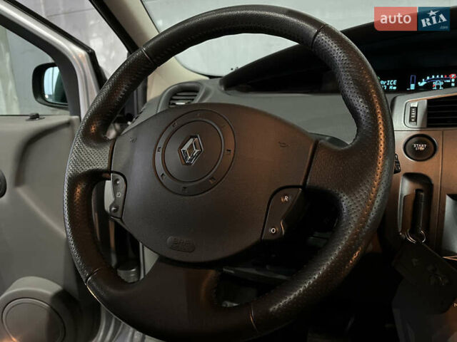 Серый Рено Сценик, объемом двигателя 2 л и пробегом 167 тыс. км за 5888 $, фото 42 на Automoto.ua