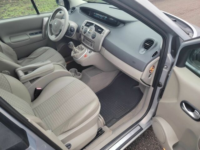 Серый Рено Сценик, объемом двигателя 1.9 л и пробегом 200 тыс. км за 4700 $, фото 9 на Automoto.ua