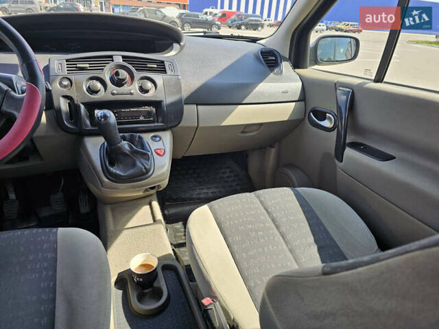 Серый Рено Сценик, объемом двигателя 1.6 л и пробегом 230 тыс. км за 5300 $, фото 13 на Automoto.ua