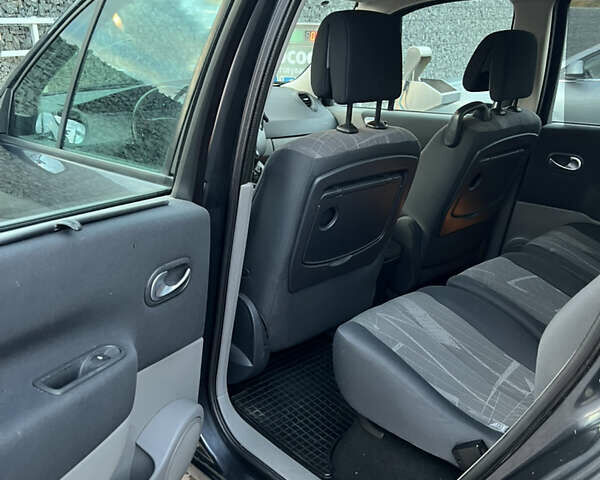 Рено Сценік 2005 у Житомирі на Automoto.ua Сірий Рено Сценік, об'ємом двигуна 1.6 л та пробігом 213 тис. км за 4900 $, фото 19 на Automoto.ua