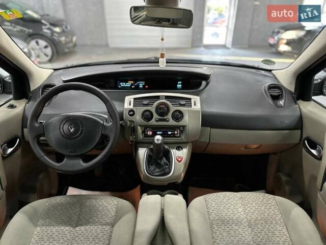 Серый Рено Сценик, объемом двигателя 1.56 л и пробегом 175 тыс. км за 5699 $, фото 17 на Automoto.ua