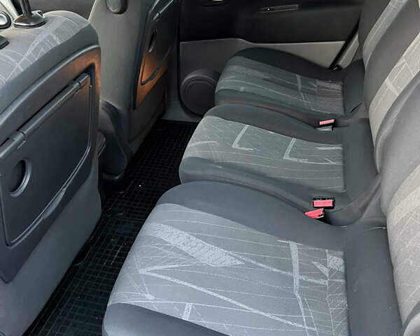 Рено Сценік 2005 у Житомирі на Automoto.ua Сірий Рено Сценік, об'ємом двигуна 1.6 л та пробігом 213 тис. км за 4900 $, фото 18 на Automoto.ua