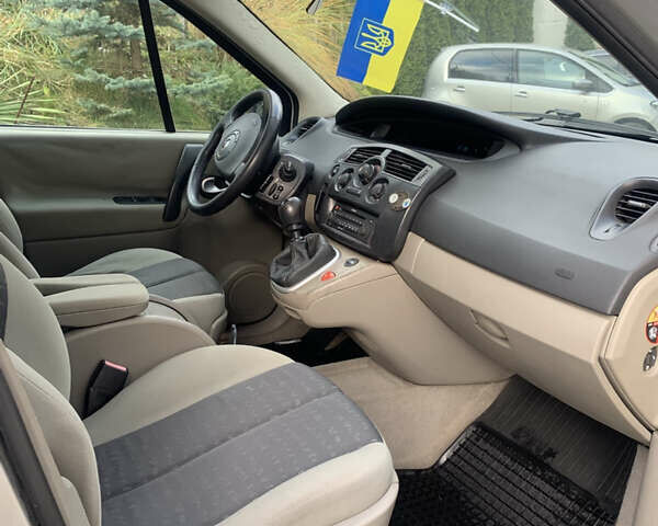 Серый Рено Сценик, объемом двигателя 1.6 л и пробегом 300 тыс. км за 2950 $, фото 11 на Automoto.ua