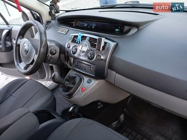 Серый Рено Сценик, объемом двигателя 1.6 л и пробегом 362 тыс. км за 4800 $, фото 8 на Automoto.ua