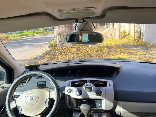 Серый Рено Сценик, объемом двигателя 2 л и пробегом 207 тыс. км за 5300 $, фото 9 на Automoto.ua