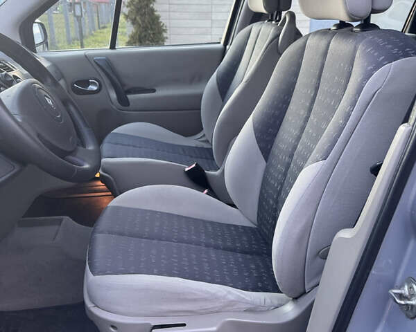 Серый Рено Сценик, объемом двигателя 1.6 л и пробегом 145 тыс. км за 5450 $, фото 5 на Automoto.ua