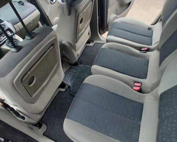 Серый Рено Сценик, объемом двигателя 1.6 л и пробегом 178 тыс. км за 4499 $, фото 31 на Automoto.ua