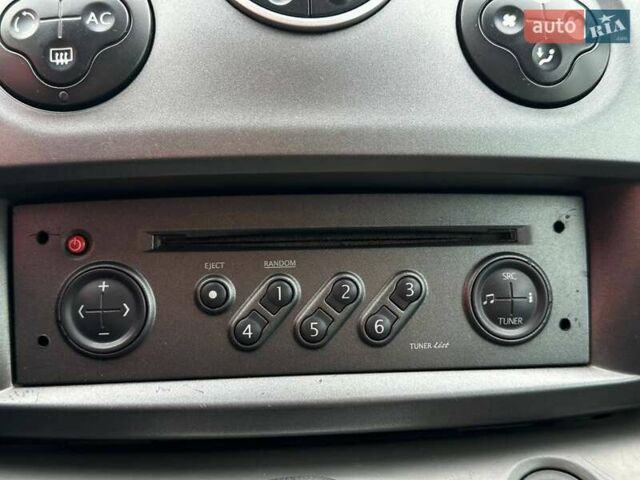 Серый Рено Сценик, объемом двигателя 1.46 л и пробегом 302 тыс. км за 4990 $, фото 18 на Automoto.ua