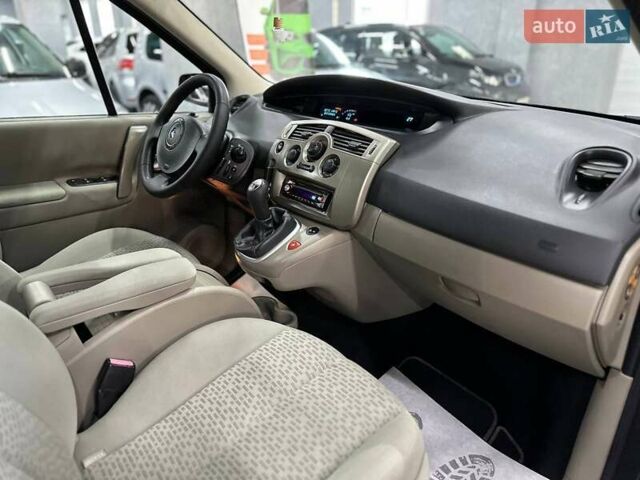 Серый Рено Сценик, объемом двигателя 1.56 л и пробегом 175 тыс. км за 5699 $, фото 14 на Automoto.ua