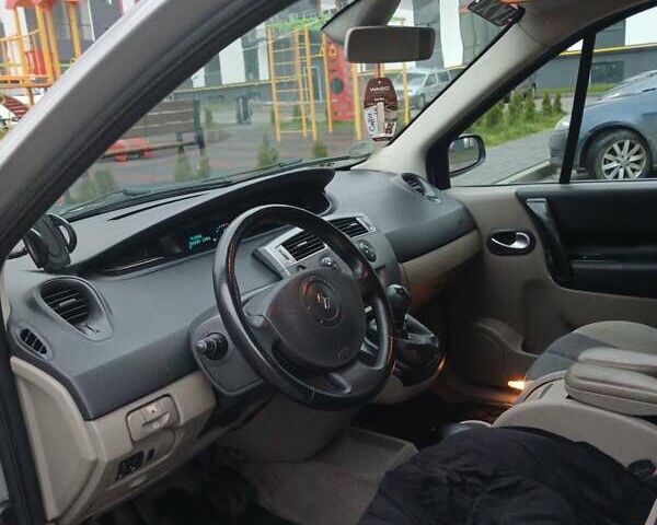 Серый Рено Сценик, объемом двигателя 1.5 л и пробегом 300 тыс. км за 4000 $, фото 1 на Automoto.ua