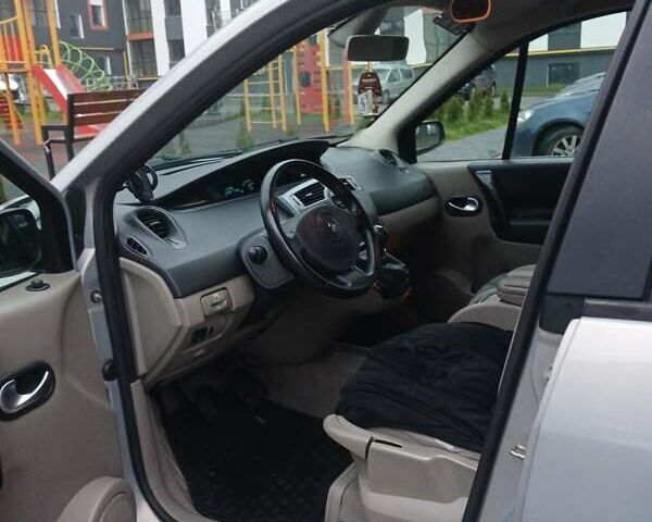 Серый Рено Сценик, объемом двигателя 1.5 л и пробегом 300 тыс. км за 4000 $, фото 3 на Automoto.ua