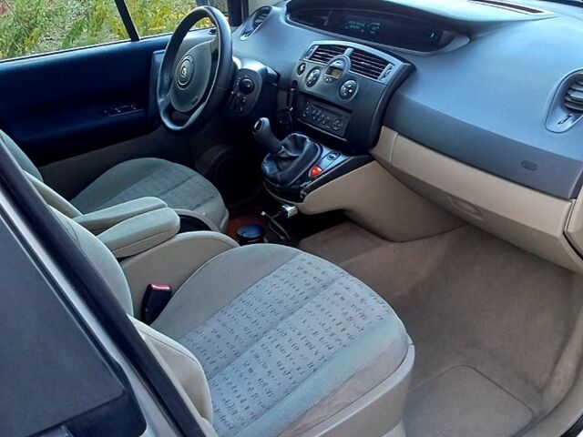 Серый Рено Сценик, объемом двигателя 1.6 л и пробегом 260 тыс. км за 4300 $, фото 4 на Automoto.ua