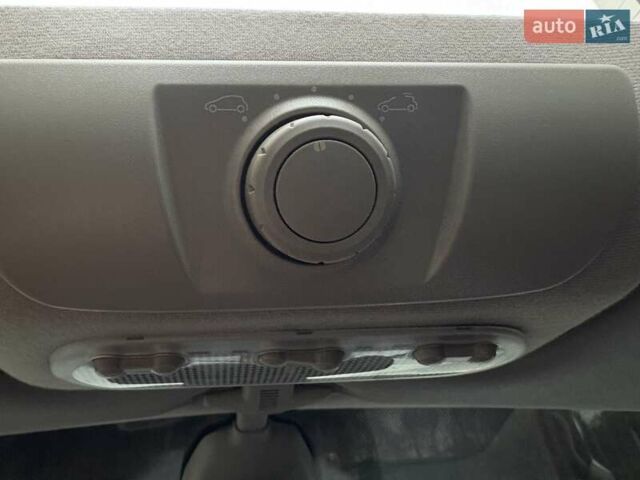 Сірий Рено Сценік, об'ємом двигуна 1.6 л та пробігом 280 тис. км за 5500 $, фото 19 на Automoto.ua