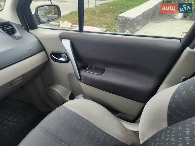 Серый Рено Сценик, объемом двигателя 1.6 л и пробегом 190 тыс. км за 4800 $, фото 24 на Automoto.ua